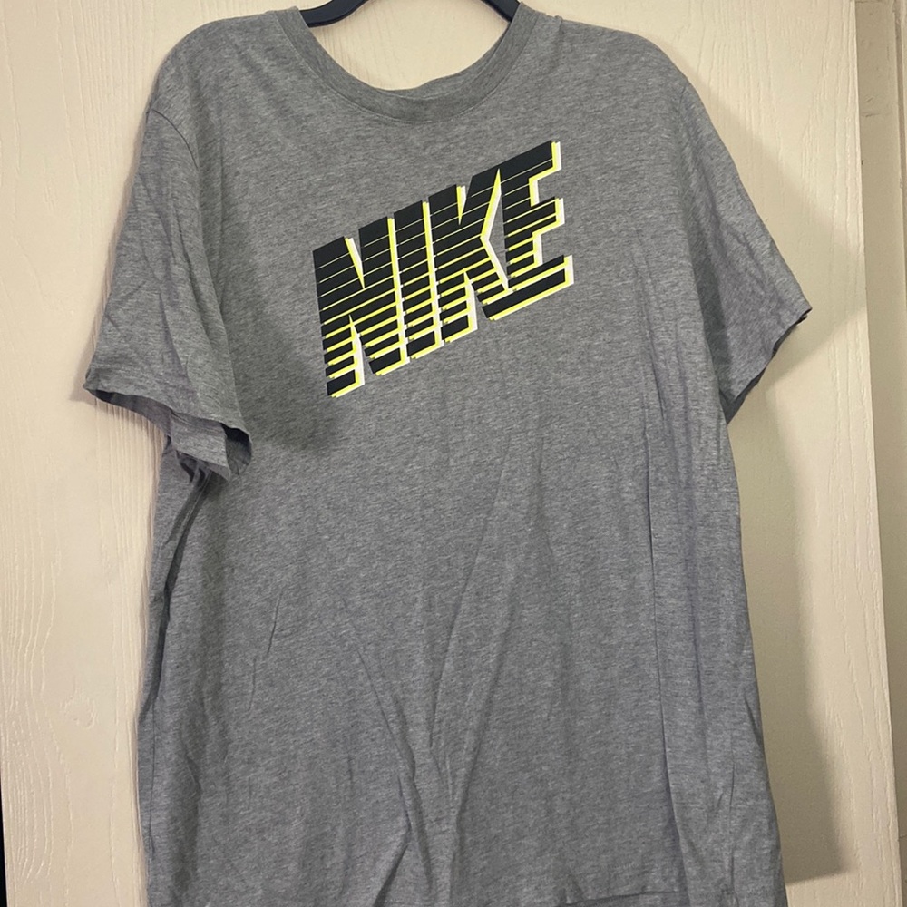 MENS NIKE TEE